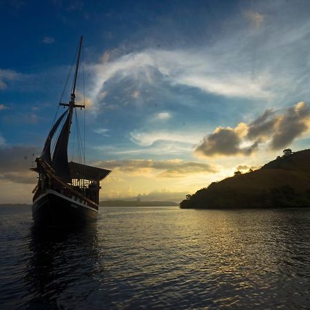 Blue Marlin Dive Komodo ลาบวนบาโจ ภายนอก รูปภาพ